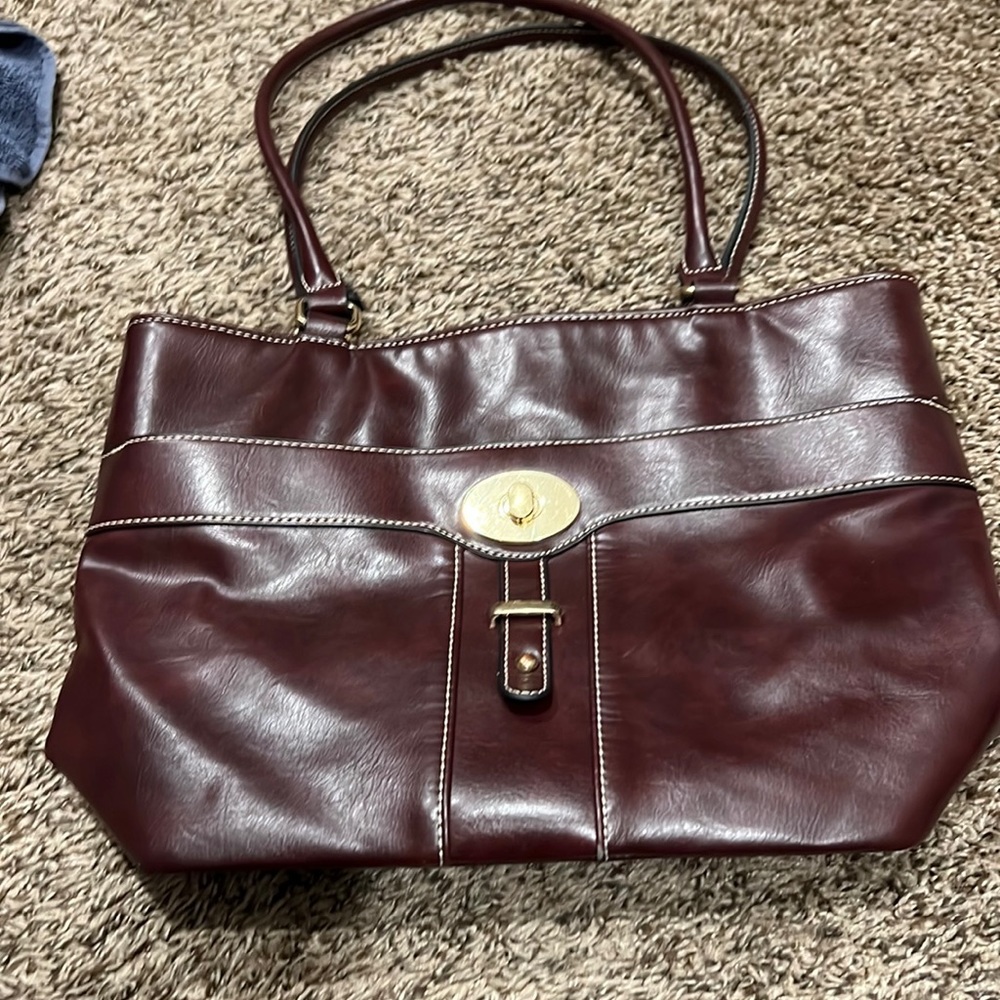 Brown leather purse with a zipper pocket and a cell phone pocket